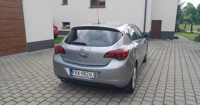 Opel Astra cena 26900 przebieg: 213000, rok produkcji 2010 z Sułkowice małe 301
